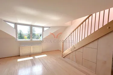 Moderne Dachgeschossmaisonette mit Ausblick