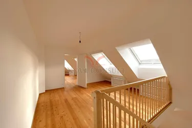 Moderne Dachgeschossmaisonette mit Ausblick