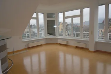 Tolle Penthouse-Maisonette-Wohnung mit Balkon und Terrasse