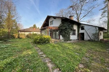 Einfamilienhaus mit Potential und großem Grundstück zu verkaufen