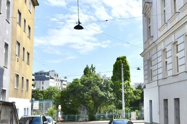 BEFRISTET VERMIETET - ANLAGEHIT!! Sonnige Familienwohnung - gesamte Etage!