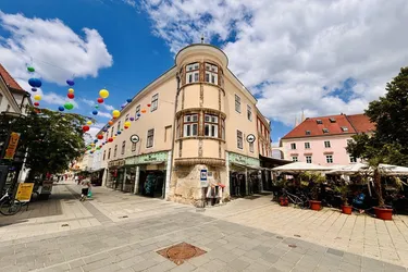 Repräsentativer Erstbezug! Bürofläche am Hauptplatz | 4 lichtdurchflutete Zimmer | Terrasse im Innenhof | Klimaanlage