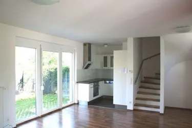DOPPELHAUSHÄLFTE MIT KLEINEM GARTEN