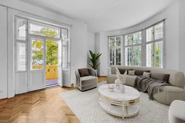 HERRLICHE ALTBAUMIETE MIT BALKON IM COTTAGEVIERTEL