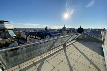 GROSSZÜGIGE DACHTERRASSENMIETE