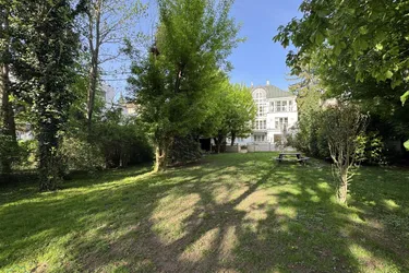 VILLA MIT GROSSEM GARTEN IN ZENTRALER DÖBLINGER LAGE