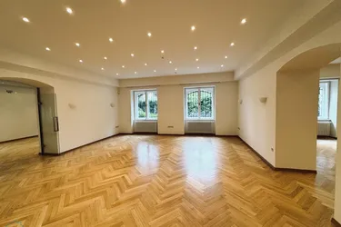 SCHÖNES BÜRO MIT GARTENNUTZUNG IM HIETZINGER COTTAGE