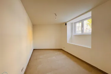 GESCHÄFTSLOKAL IM SOUTERRAIN
