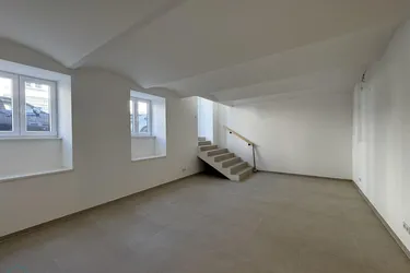 GESCHÄFTSLOKAL IM SOUTERRAIN