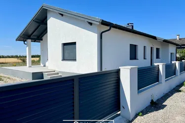 Modernes &amp; kernsaniertes Einfamilienhaus mit großem Grundstück und ZUSATZ-POTENTIAL in Seyring bei Wien – Erstbezug!