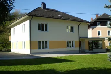 Wohnhaus mit Tischlerei