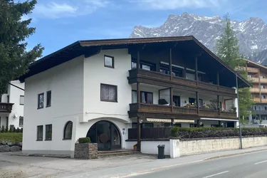 "Imposante Bergkulisse" - 4 Zi.-Dachgeschosswohnung mit Top Aussicht in Ehrwald zu verkaufen