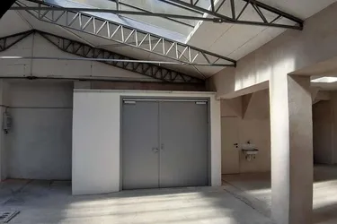 LAGERHALLE ODER WERKSTATT MIT BÜRO