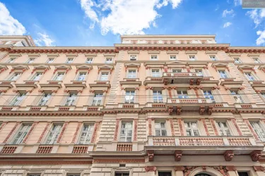 Expose "Pied-a-terre" für Genießer, exklusive Dachterrassenwohnung bei der Oper