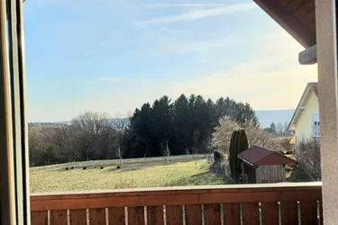 Schöner Ausblick, sonnige 3ZI mit Balkon und Garten, Klimaanlage und Parkplatz