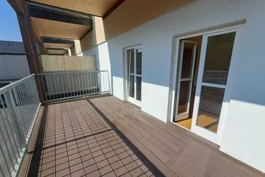 Bestlage-nahe Stadtzentrum, sanierte 2 ZI mit großem Balkon und Carport