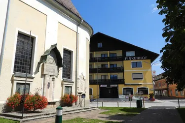 Irdning - am Fuße des Grimmings, schöne Ausichtslage,sonnige Garconniere mit Balkon