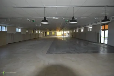 Geschäftslokal mit Parkplatz