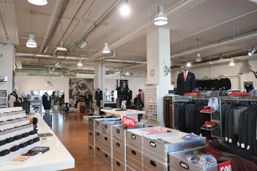 795 m² Handelsfläche | Glasfront | Parkplätze | Airport Business Point