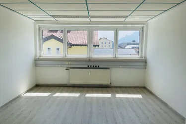 Attraktive Büroeinheit in verkehrsgünstiger Lage bei Salzburg Nord