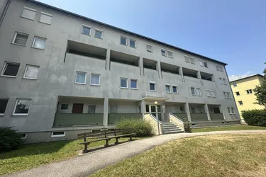 Charmante Maisonettewohnung mit 95 m² und Loggia in Enns – Adaptierungsbedürftig mit großem Potenzial!