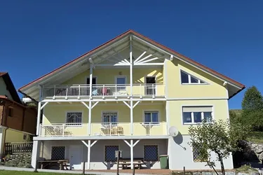 Großzügiges Ein-/Zweifamilienhaus inmitten von Grün und Natur mit wunderbarer Aussicht