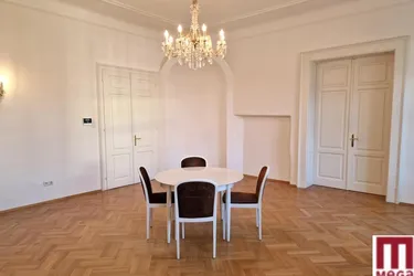 Wunderschöne, großzügige Altbauwohnung im Herzen von Graz