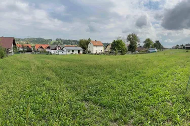 3200m2 Bauland, als Anlage oder Wohnbau, auch geförderter Wohnbau. 0,2-0,6 Dichte