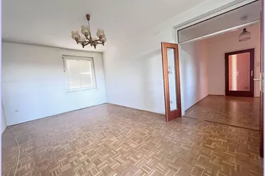 Günstiges Eigenheim Feldbach. Leicht renovierungsbedürfte 3 ZI- Wohnung, Garten, Loggia, Parkplatz.