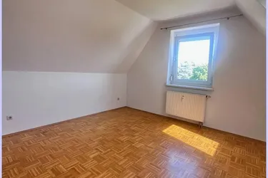 Nette Stadtwohnung in Feldbach, grüne ruhige Lage. 1 SZ, WZ, Küche, Bad/WC, Parkplatz, Garten.