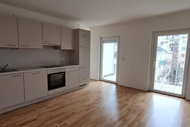 WUNDERSCHÖNER *ERSTBEZUG* MIT BALKON UND KÜCHE