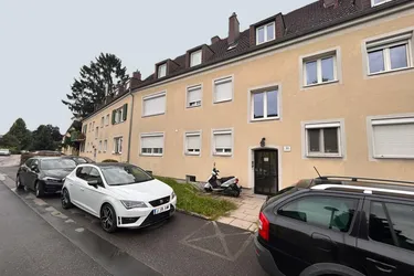 Sanierungsbedürftige 2 Zimmer Wohnung Besichtigungstermine am 12.09. 12:00 - 14:00 keine Anmeldung erforderlich
