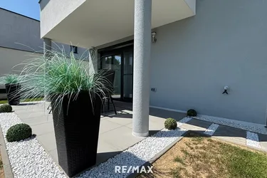 „Traumhafte Gartenwohnung – Ihr privates Paradies im Grünen“