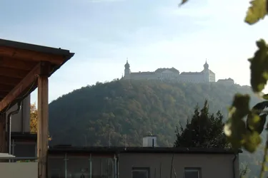 Expose 3 ZIMMER BALKON WOHNUNG MIT BLICK AUF STIFT GÖTTWEIG