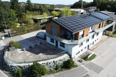 "Neuer Preis" BETRIEBSLIEGENSCHAFT MIT GROSSER WOHNUNG