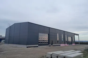 VERMIETET- Halle