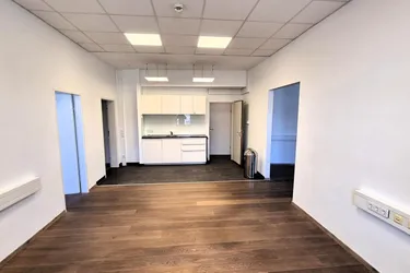 Büro direkt am Schrannenplatz in Mödling - Toplage (Stellplatz optional)