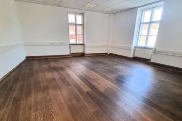 Büro direkt am Schrannenplatz in Mödling - Toplage (Stellplatz optional)