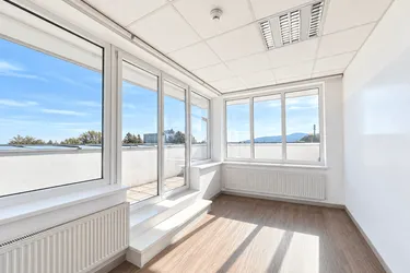 Traumhafte Büroetage im 1. Dachgeschoss mitten im Mödlinger Zentrum - teilbar