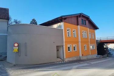 ANLAGE ODER EIGENNUTZEN: Sanierte Singlewohnung im Zentrum von Furth
