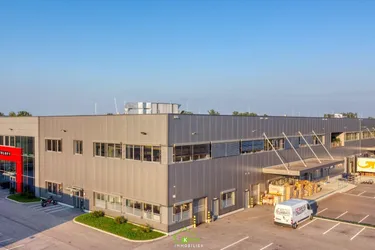 Repräsentatives, modernes ca. 241m² Büro mit Kantine und Parkplätzen