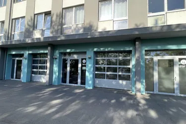 Moderne, ebenerdige Gewerbefläche mit Loft-Charakter &amp; Sektionaltor – vielseitig nutzbar