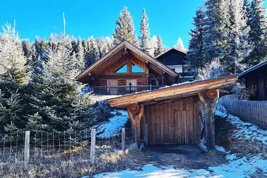 Urige Holzblockhütte im Luftkurort Flattnitz