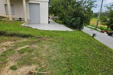 Erdgeschoss 3 Zimmer Wohnung mit 100 m² großem Garten!