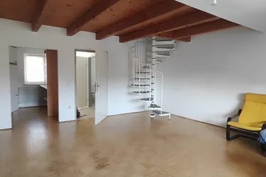 Stilvolle Maisonette-Wohnung mit offenem Wohnkonzept und Dachgeschoss-Galerie