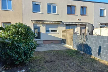 Renovierungsbedürftiges Reihenhaus mit Garten nahe U1
