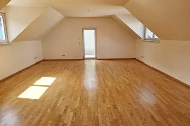 Schöne, kleinere Single-/Pärchenwohnung mit 14 m² Loggia und Garagenabstellplatz (optional)