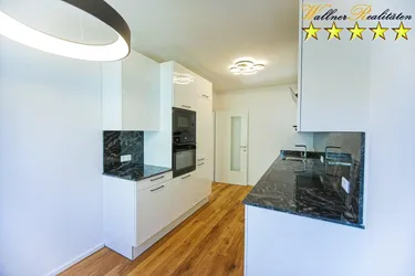 Hochwertig sanierte 3 Zimmer Wohnung mit neuer EWE Einbauküche 