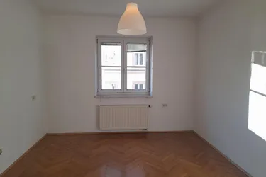Adrette 3 Zimmer Wohnung (WG tauglich)/Büro in unmittelbarer Uni Nähe/Zentrum (Provisionsfrei für den Mieter)