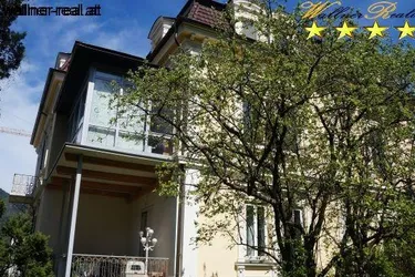Großzügige, edle 3 Zimmer Wohnung in wunderbarer Altbauvilla